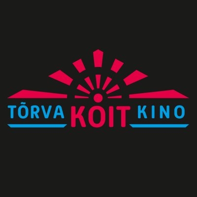 Tõra kino Koit logo. Mustal taustal roosade kiirte ja siniste joontega kujundus, tekst eristub sinise ja roosaga.