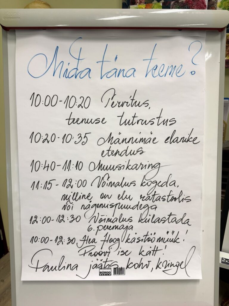 Paberile kirjutatud päevakava Karula Kodu kogemuspäeva kohta.